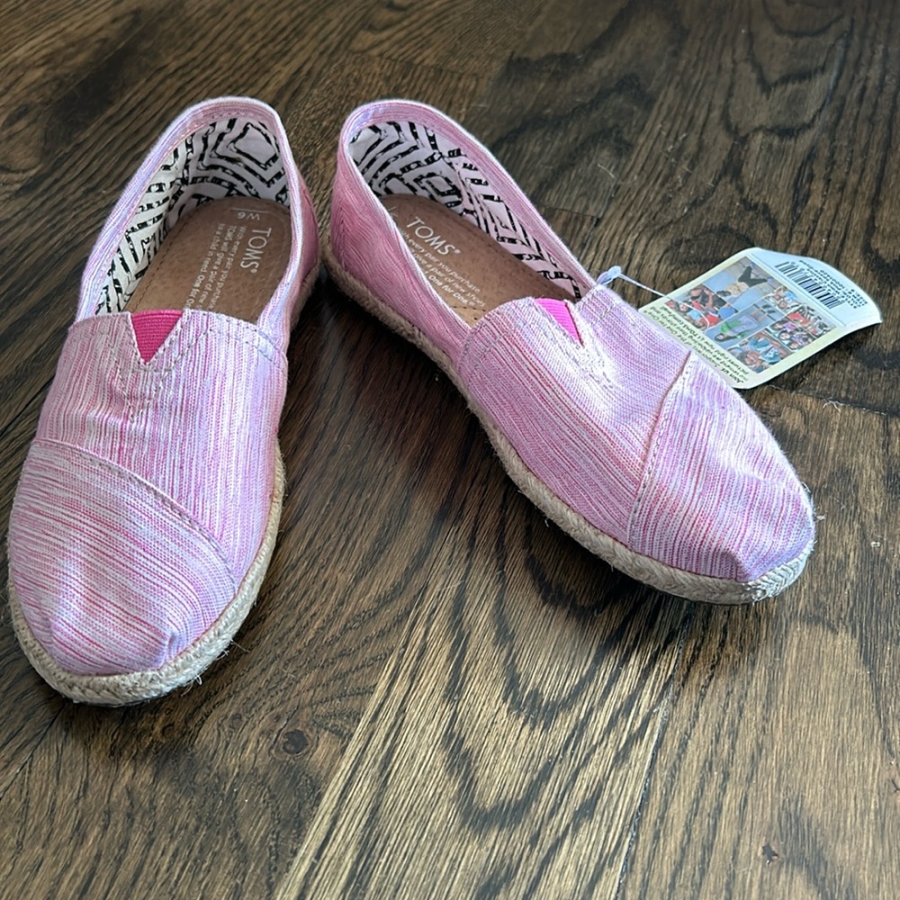 *NEW* Toms pink slip-ons